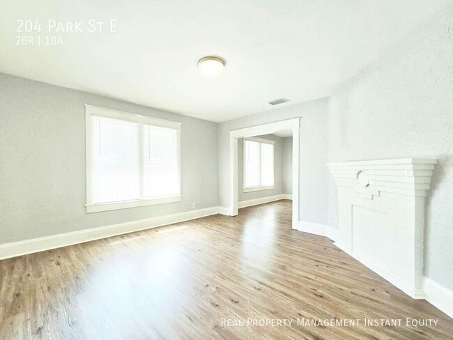 Building Photo - 204 E Park St