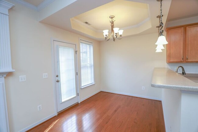 Building Photo - 10360 Caracara Dr