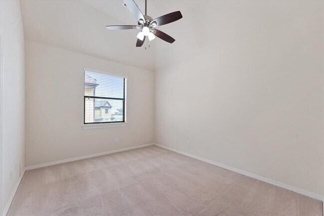 Building Photo - 5502 Lunia Ln