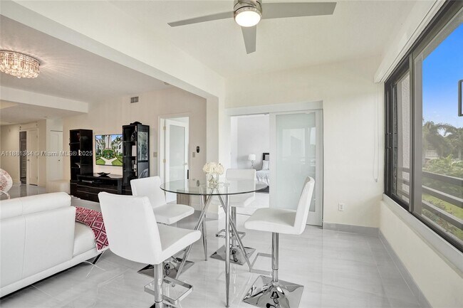 Building Photo - 925 Oak Harbour Dr