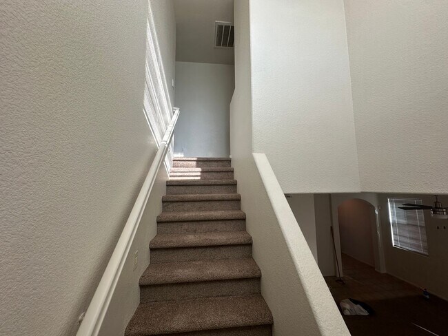 Building Photo - Beautiful 3 Bedroom Home with RV Parking