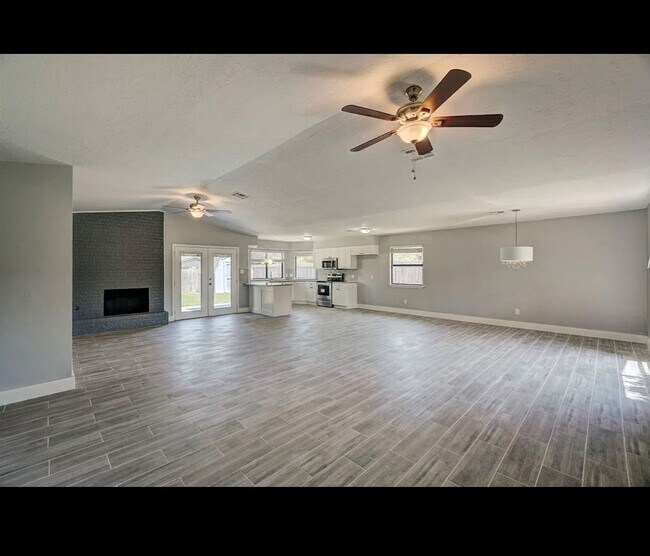 Building Photo - Beautiful newly remodeled home located in ...