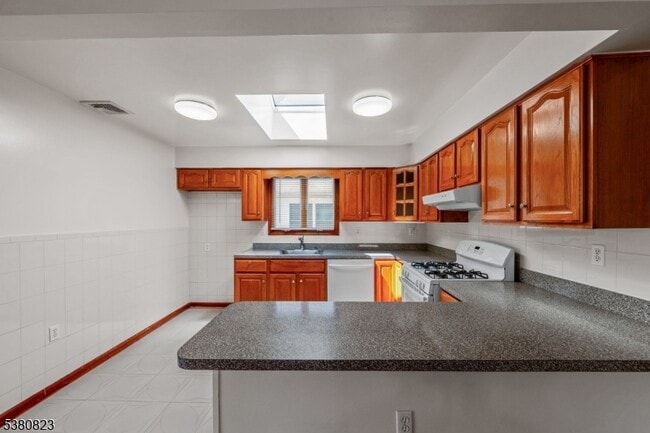 Building Photo - 939 Grove St