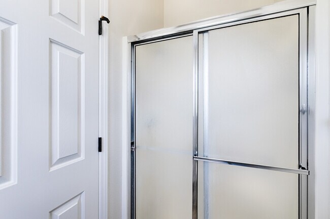 Building Photo - 2109 E Redwick Dr