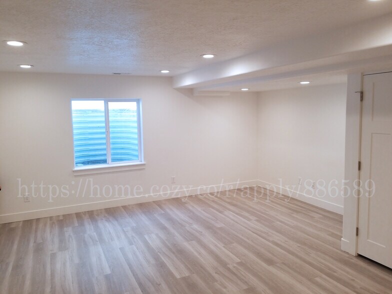 Building Photo - 115 N 410 E St