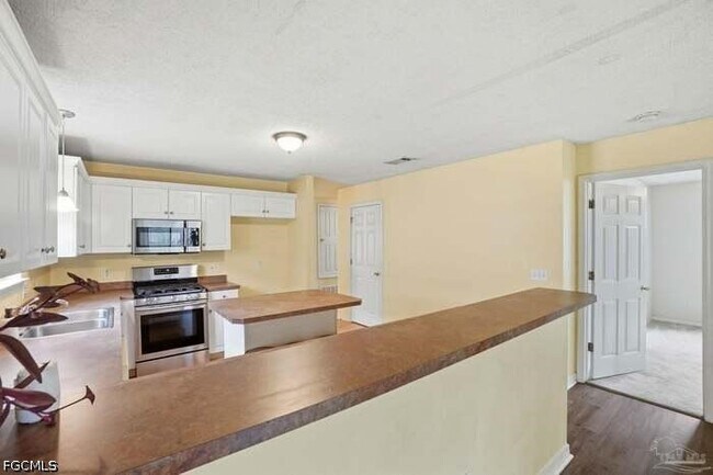 Building Photo - 1060 Antigua Cir