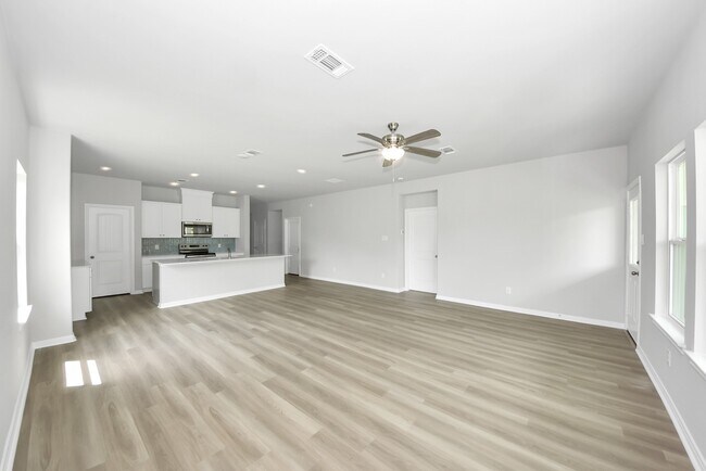 Building Photo - 638 Stovall Dr