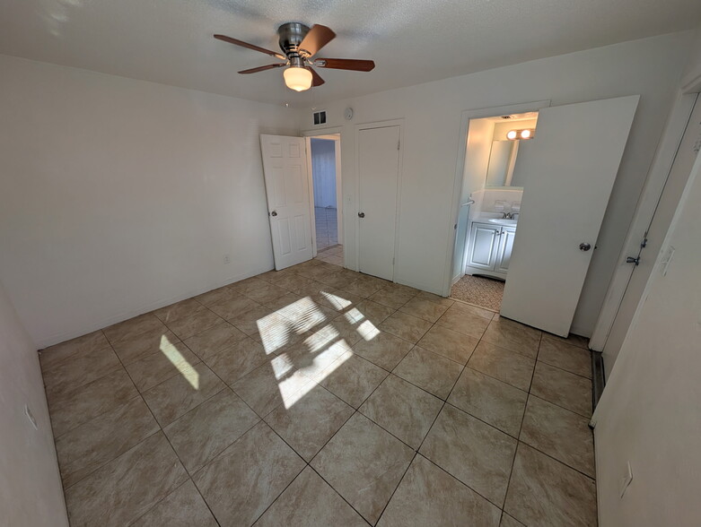 Building Photo - 2597 N Oleander Ave
