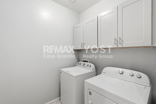 Building Photo - Move-In Ready Desert Gem with Stylish Furnishings & Private Backyard!