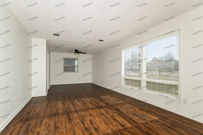 Building Photo - 747 Chevron Dr