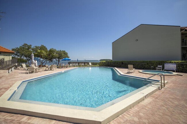 Building Photo - 1515 Pinellas Bayway S
