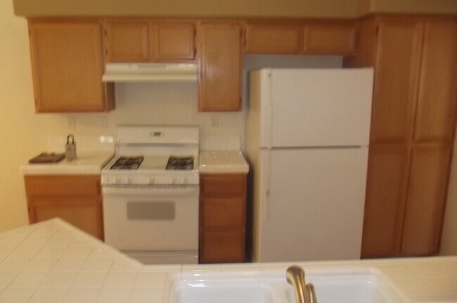 Building Photo - 1050 E Cactus Ave
