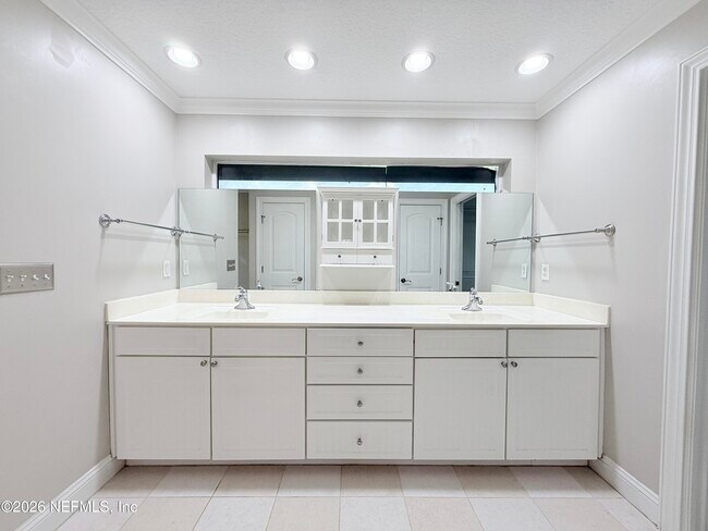 Building Photo - 5511 La Moya Ave