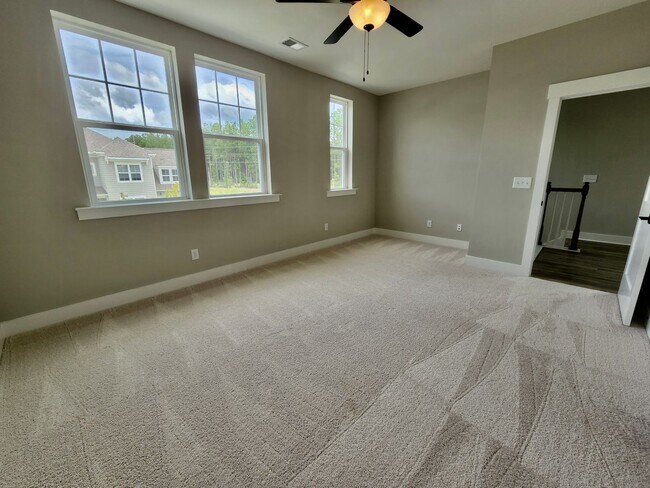 Building Photo - LIKE NEW Executive Home In Coveted Midtown...