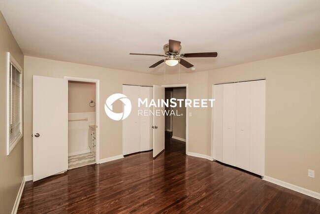 Building Photo - 3 Bedroom Pet-Friendly Home in Birmingham, AL with Main Street Renewal