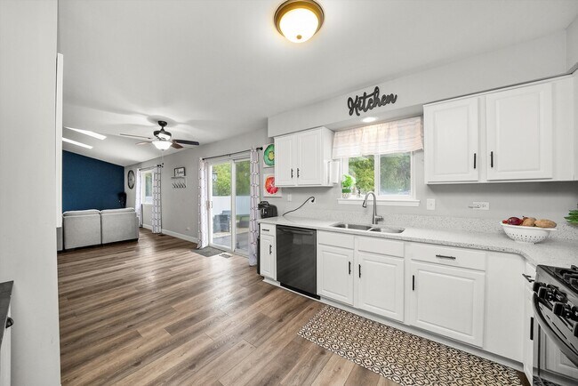 Building Photo - 5332 W Mulberry Ln