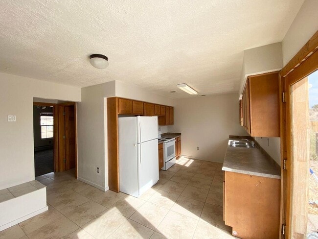 Building Photo - 910 11th Ave NW