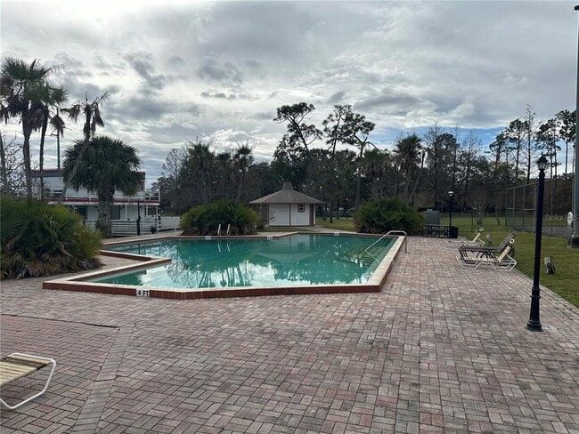 Building Photo - 6020 Village Cir S