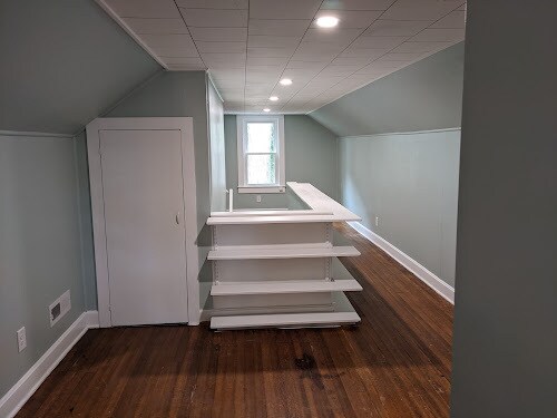 Building Photo - 1245 S Hawthorne Rd