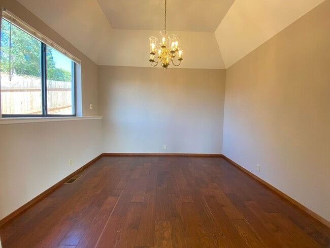 Building Photo - Great Location in Folsom-4 Bedroom Home!!