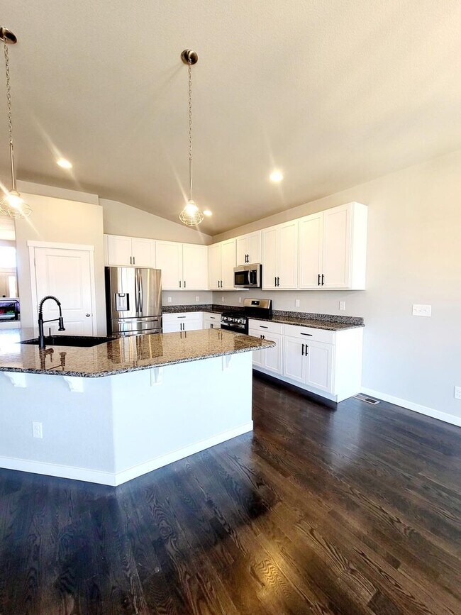 Building Photo - 7376 Peachleaf Dr