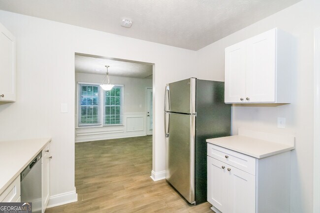 Building Photo - 420 Rosehill Dr