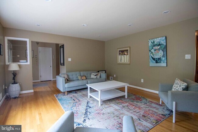 Building Photo - 2205 Parker Ave