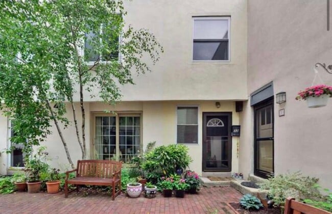 Building Photo - 812 Lombard St