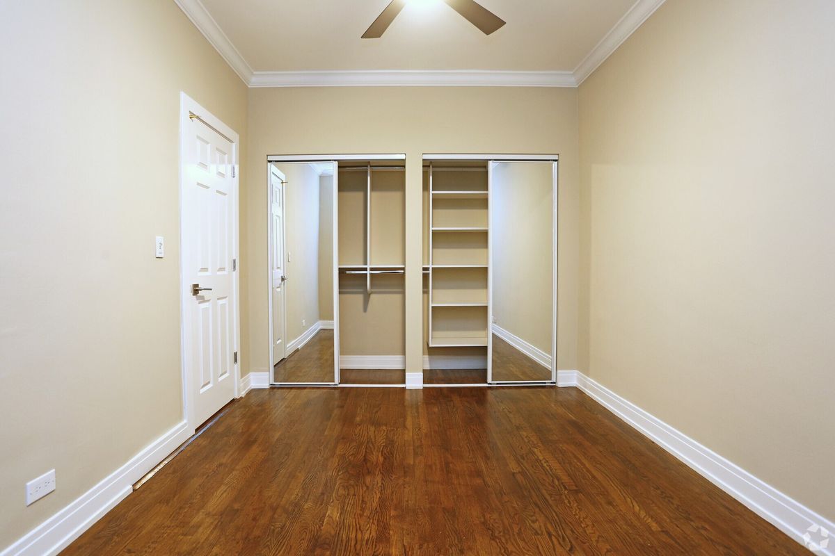 Building Photo - 901 W Argyle St