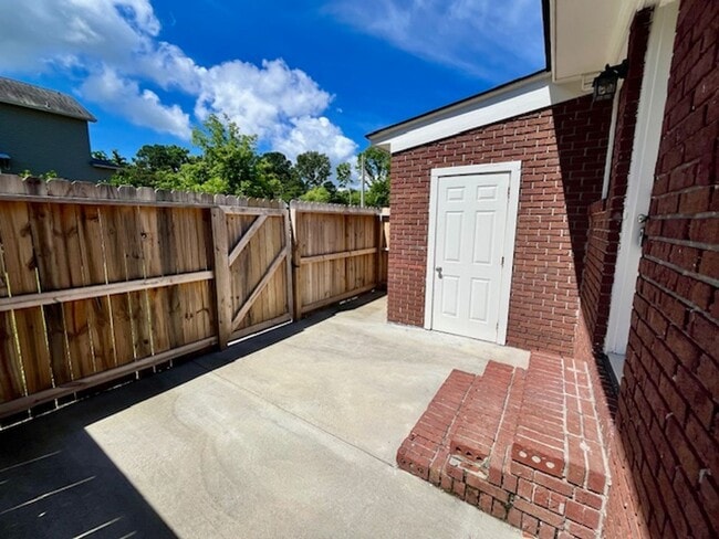 Building Photo - 1519 Harborview Road