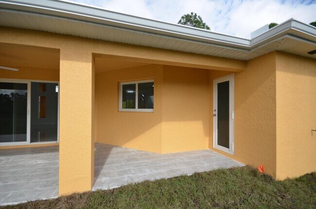 Building Photo - 1132 Edelweiss St E