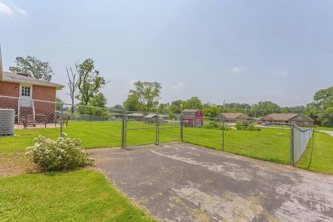 Building Photo - 161 Clara Lee Rd