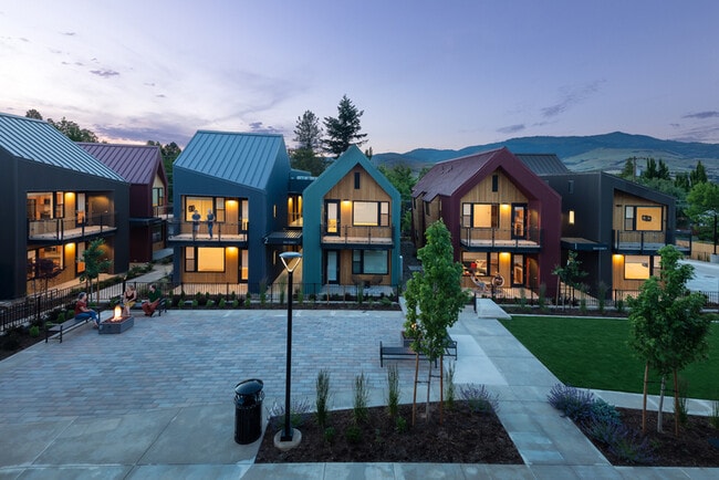 Building Photo - 168 Garfield St