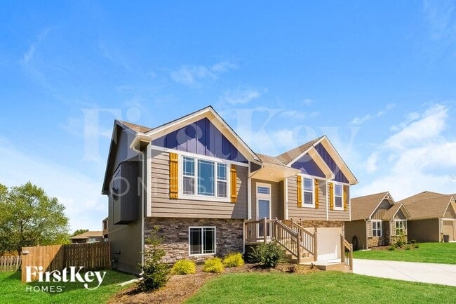 Building Photo - 811 S Sunset Ln