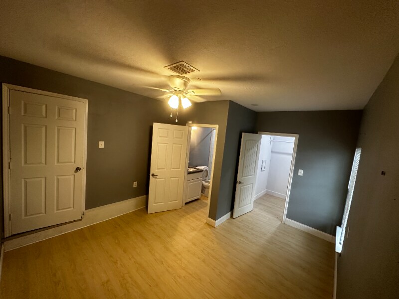 Building Photo - 8906 Lockwood Dr