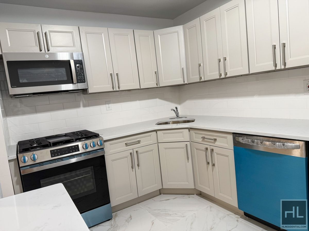 Building Photo - 72 DRIVE