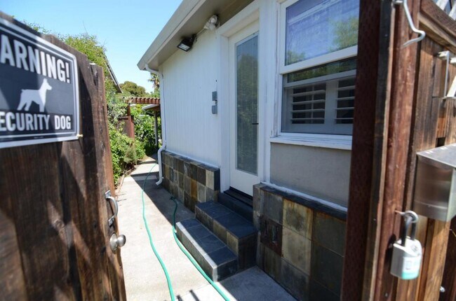 Building Photo - 126 22nd Ave