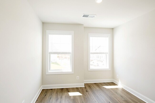Building Photo - 2227 Leeham St