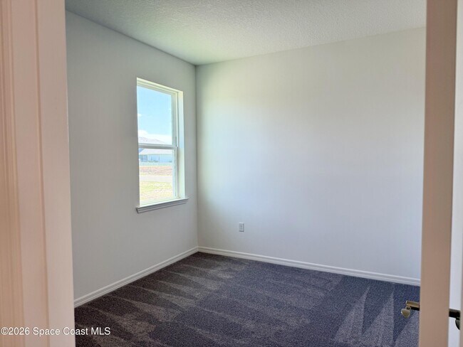 Building Photo - 917 Castleford Ave NE