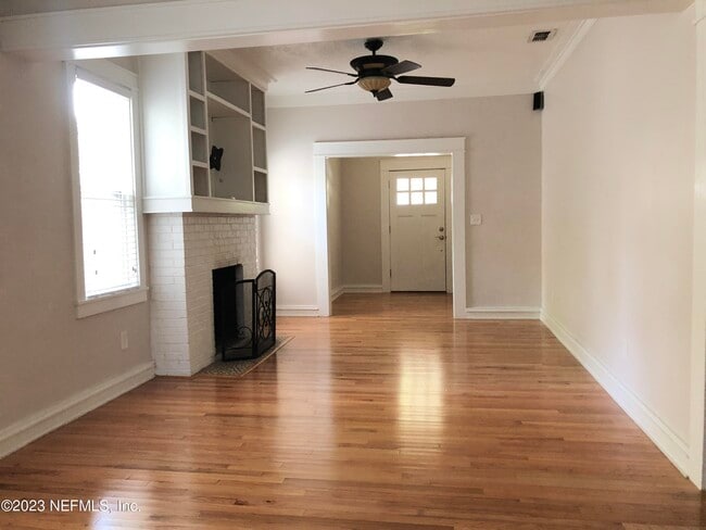 Building Photo - 2122 Dellwood Ave