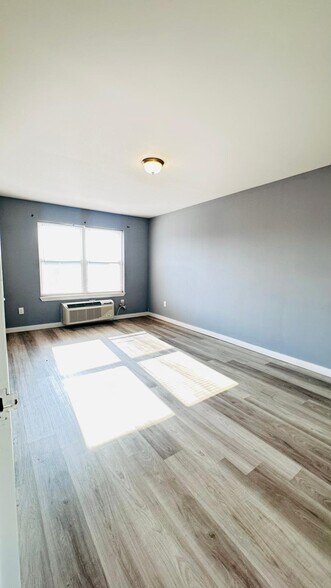 Building Photo - 216 12th Ave