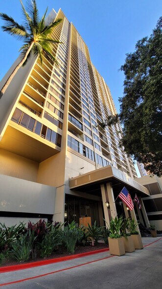 Building Photo - 411 Hobron Ln