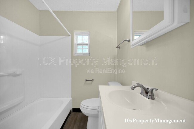 Building Photo - 530 S Terrace Ave