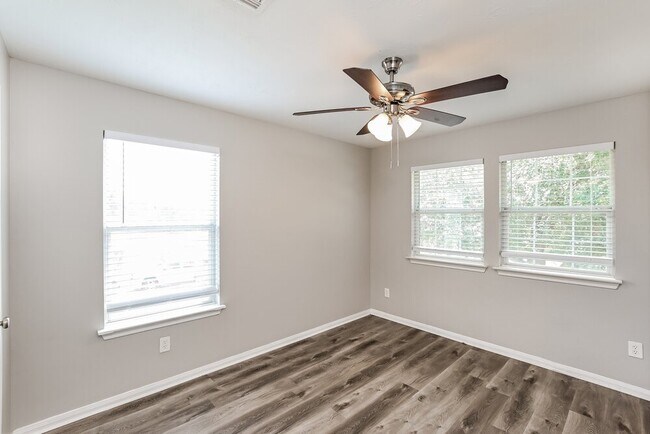 Building Photo - 5370 Kyla Cir