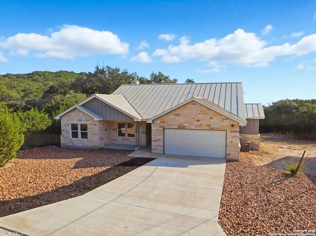 Building Photo - 207 Deer Oaks Dr