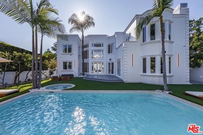 Building Photo - 504 Elm Dr