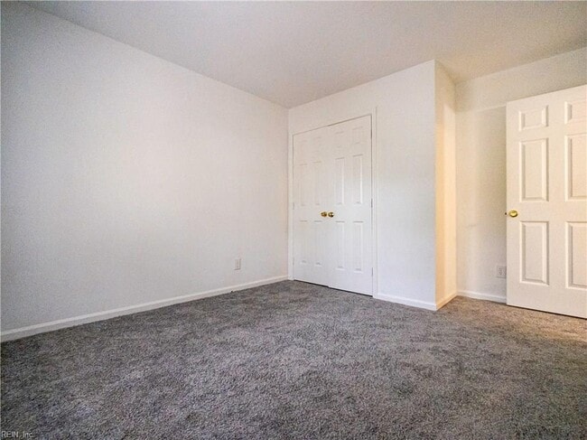 Building Photo - 2407 Rennie Dr