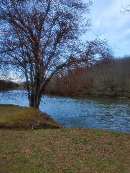 Little Tennessee River Access - 9835 Bryson City Rd