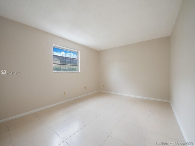 Building Photo - 5099 Ponce de Leon Blvd