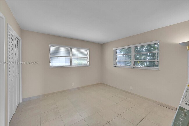 Building Photo - 3217 NE 11th St